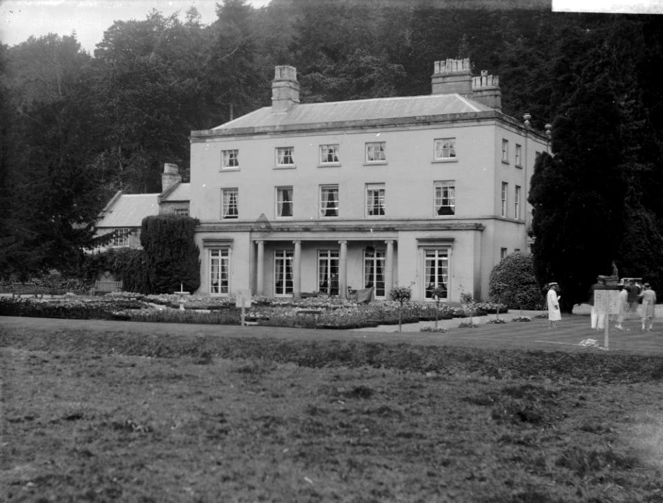 Unidentified country house (1294510)