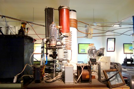 Unidentified devices - NTU Heritage Hall of Physics - DSC01134