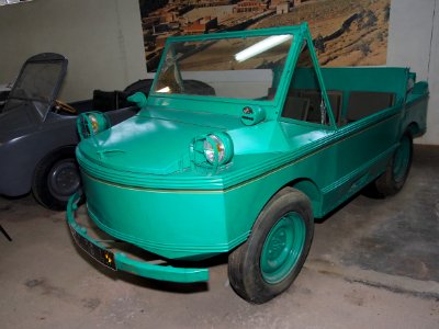 Unknown amphibious vehicle in the Musée des Blindés, France, pic-2