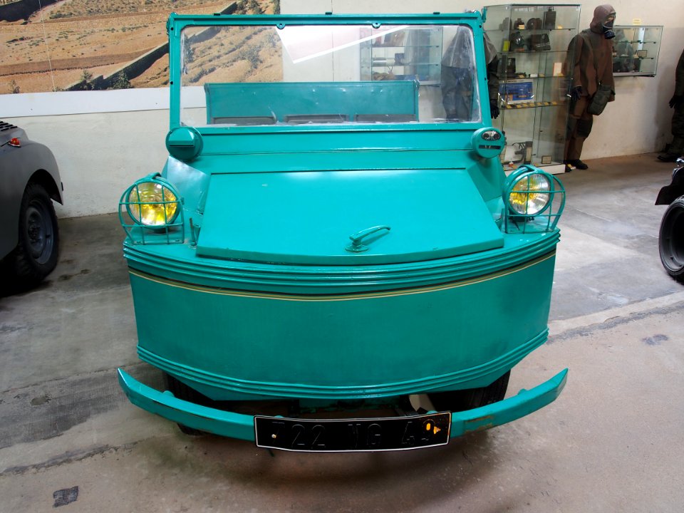 Unknown amphibious vehicle in the Musée des Blindés, France, pic-1