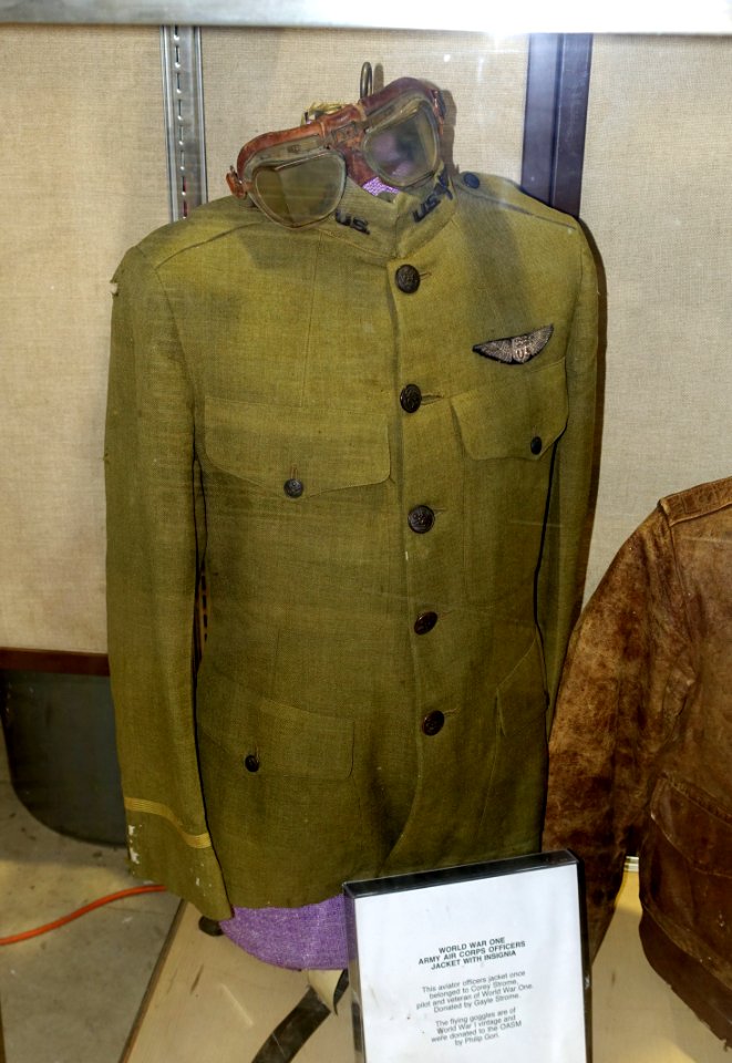 Uniform, Army Air Corps officer's jacket, World War I, owned by Corey Strome - Oregon Air and Space Museum - Eugene, Oregon - DSC09891