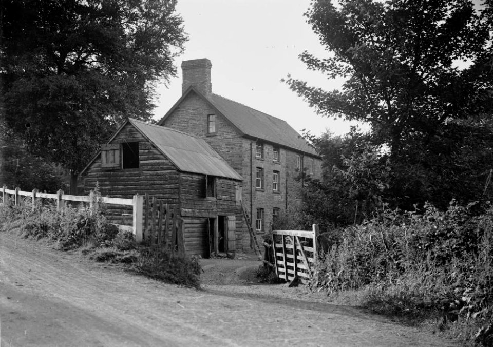 Unidentified farmhouse (1294542)