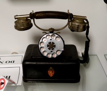 Unidentified telephone with the coat of arms of Norway - Telephone Museum - Waltham, Massachusetts - DSC08163