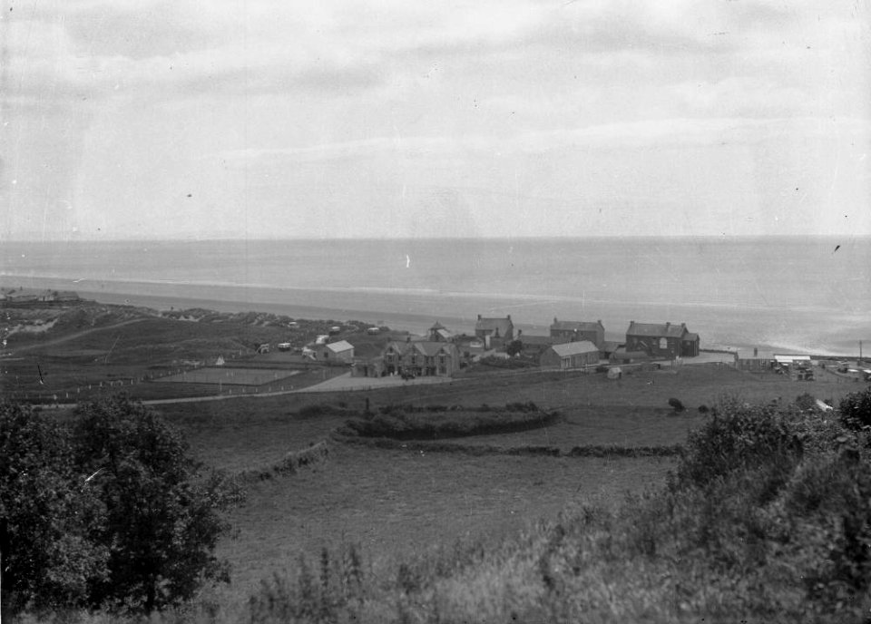 Unidentified seaside village (1294307)