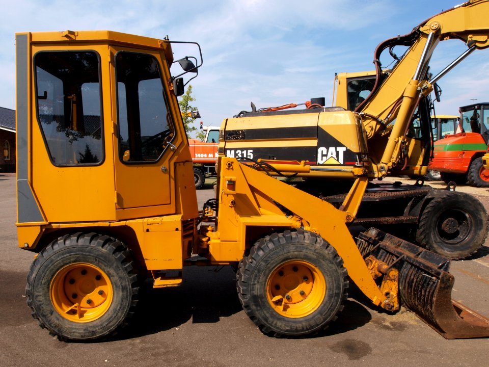 Unidentified yellow loader p