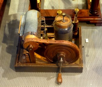 Unidentified Leyden jar with charger - Putnam Gallery - Harvard University - DSC07979