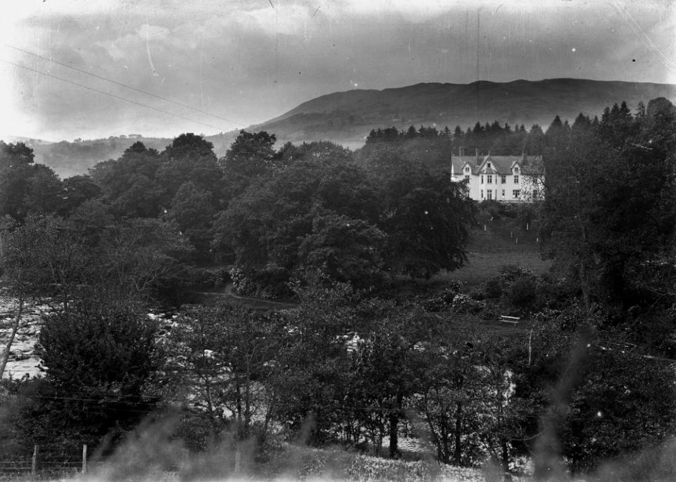 Unidentified large house, Llanwrthwl (1294779)