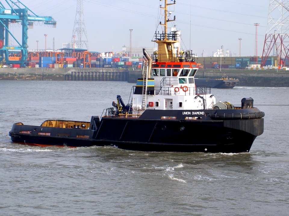 Union Diamond IMO 9220548 in front of Berendrecht locks, Antwerp, Belgium 06-Apr-2005