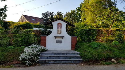 Ulvend-niskapel voor Maria aan kruising (2)