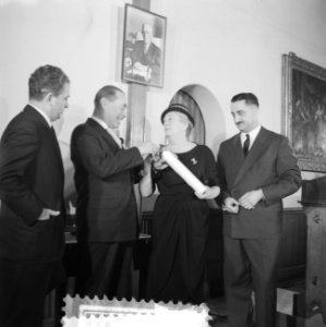 Uitreiking Edward Award Medal, Bestanddeelnr 910-9657