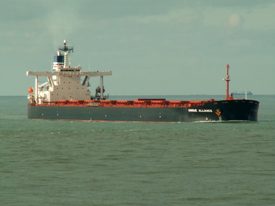 Unique Alliance - IMO 9206437 - Callsign 9HRD8 photo-2 approaching Port of Rotterdam, Holland 11-Feb-2006