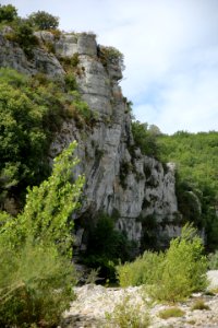 Un des rocs en surplomb de La Beaume photo