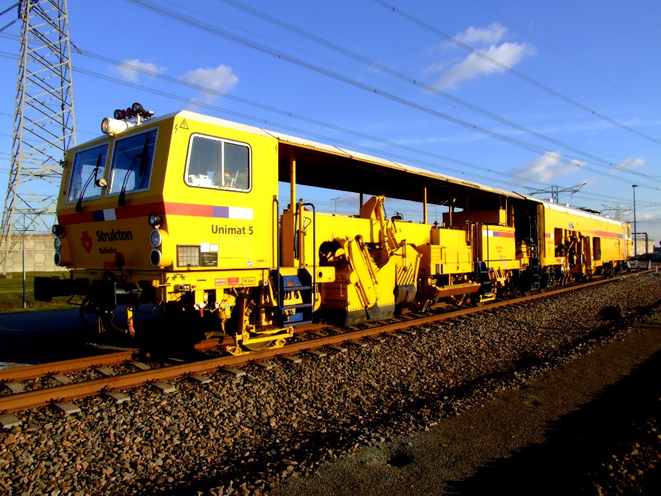 Unimat 5 at Rotterdam havencomplex p5