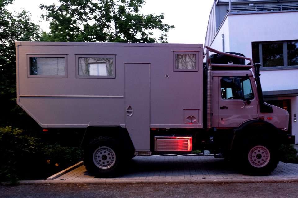 Unimog in der Schlossbergstraße in Tübingen 02