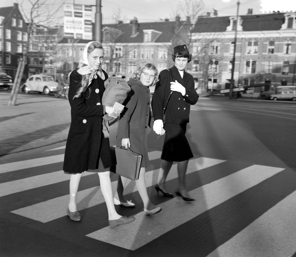 Uniformen voor verkeersassistenten bij de Amsterdamse politie, verkeersassistent, Bestanddeelnr 911-9824