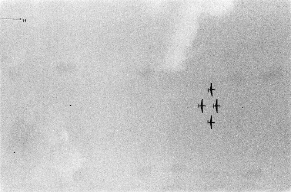 U-brigade neemt afscheid van haar doden. Escadrille jager van Militaire Lucht…, Bestanddeelnr 85B-3-4