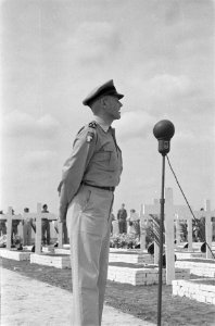 U-brigade neemt afscheid van haar doden. Toespraak van kolonel J.W. Sluyter, c, Bestanddeelnr 85-5-2