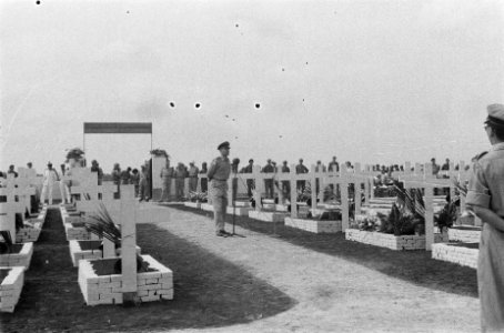 U-brigade neemt afscheid van haar doden. Toespraak kolonel J.W. Sluyter, comm…, Bestanddeelnr 85B-4-6
