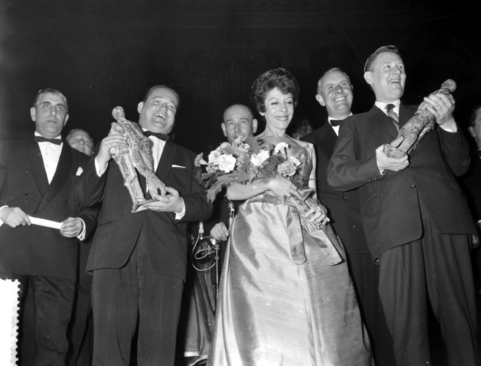Uitreiking van de Edisonprijzen tijdens de Grand Gala du Disque , links W. Alber, Bestanddeelnr 911-6927