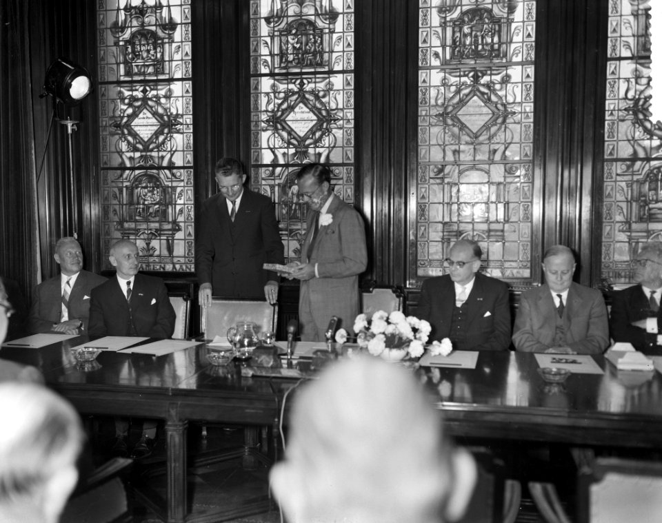 Uitreiking zilveren anjers, Bestanddeelnr 912-6245