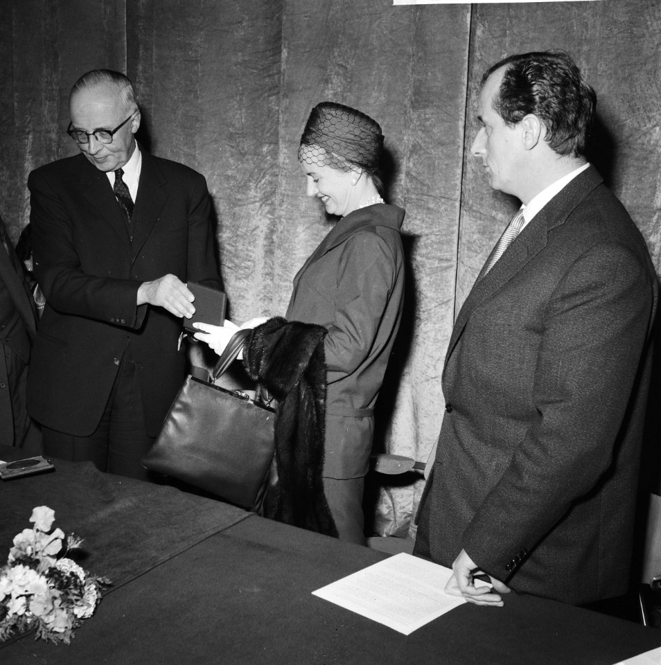 Uitreiking van de toneelprijzen in de Rotterdamse schouwburg, Bestanddeelnr 911-3029