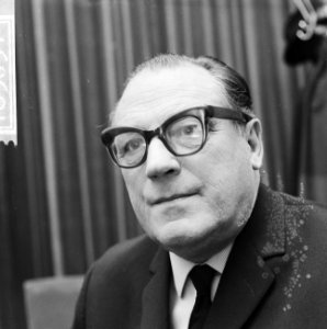 Uitreiking van letterkundige prijzen van de Jan Campert stichting door Burgemees, Bestanddeelnr 918-5631