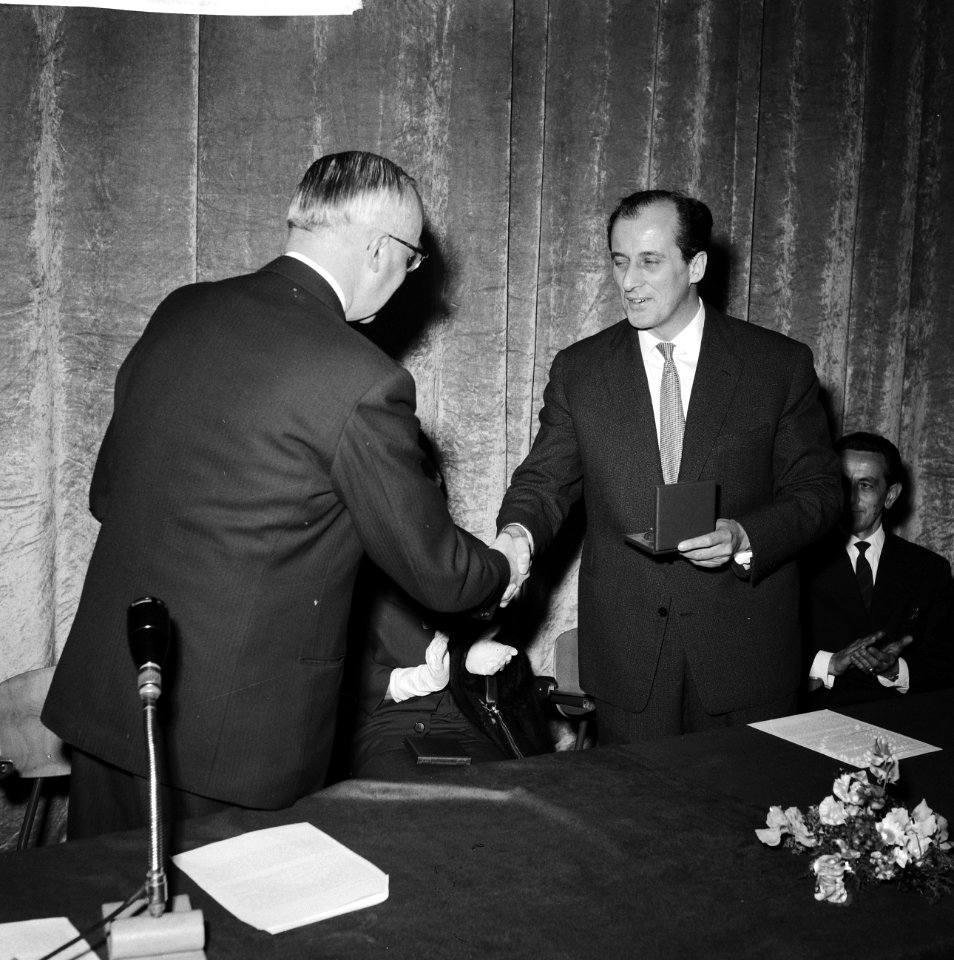 Uitreiking van de toneelprijzen in de Rotterdamse schouwburg Guus Hermus, Bestanddeelnr 911-3030