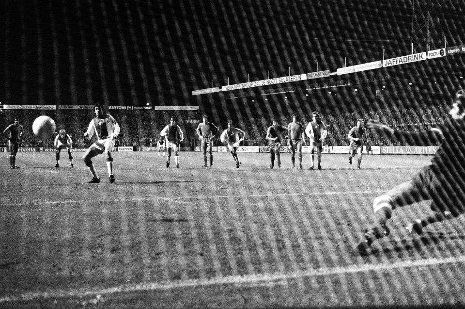 UEFA cup Ajax tegen Atletico Bilbao 3-0, Clarke benut penalty, Bestanddeelnr 929-9211