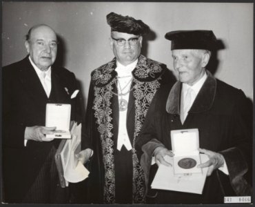 Uitreiking van de Joost van den Vondelpreis 1963 en 1964 aan de Nederlandse tone, Bestanddeelnr 141-0466