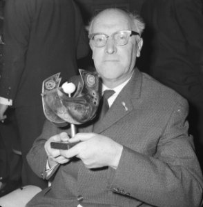 Uitreiking van de Gulden Letter aan de heer Jan Peters te Haarlem, Bestanddeelnr 918-5080