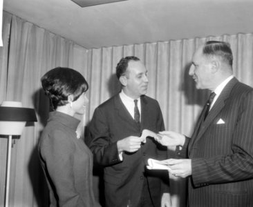 Uitreiking van de Willem de Zwijgerprijs aan de Amerikaanse journalist J.B. Form, Bestanddeelnr 918-5429