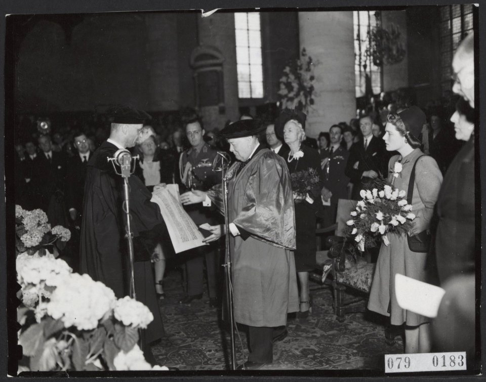 Uitreiking van ere-doctoraat aan Winston Churchill, Bestanddeelnr 079-0183