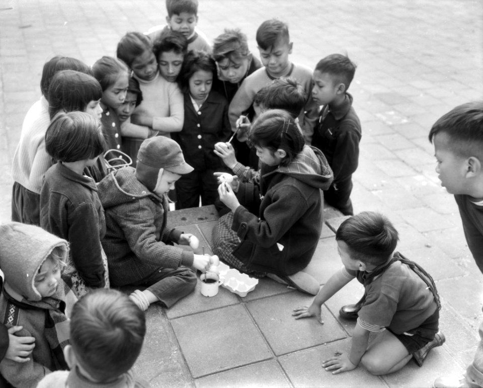Uit Indonesie gerepatrieerde kinderen vieren hun eerste Pasen in Nederland, Bestanddeelnr 909-4619