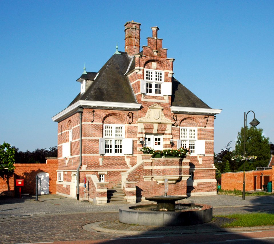 Uitbergen town hall