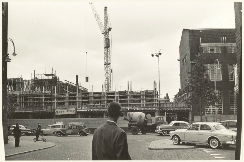 Uitbreiding van het postkantoor, ziende vanuit de Jacobstraat naar het noorden. NL-HlmNHA 54010635