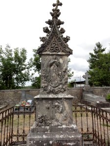 Ugny-sur-Meuse (Meuse) tombe sculpté 1862