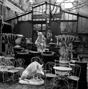 Uitdragerij in de Rue de Saints Pères met meubilair en decoratie, Bestanddeelnr 254-0490