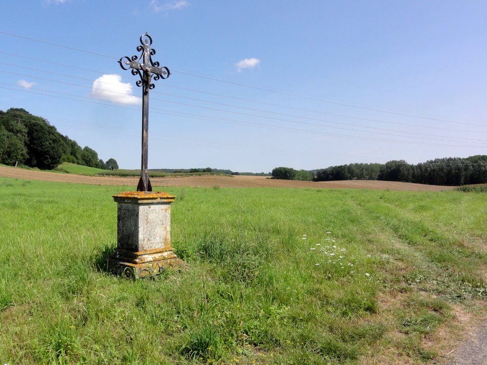 Ugny-le-Gay (Aisne) croix de chemin