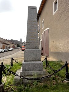 Ugny-sur-Meuse (Meuse) monument aux morts (02)