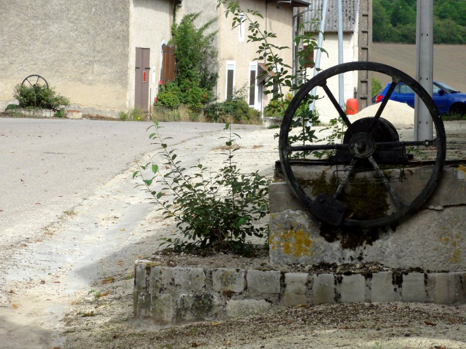 Ugny-sur-Meuse (Meuse) deux pompes