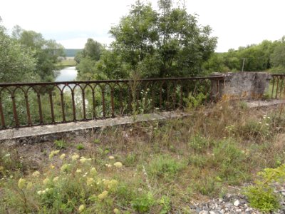 Ugny-sur-Meuse (Meuse) ancien chemin de fer (19) sur le pont de la Meuse
