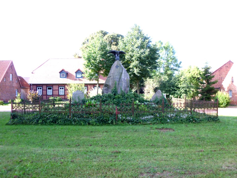 Uenze Mahnmal 1
