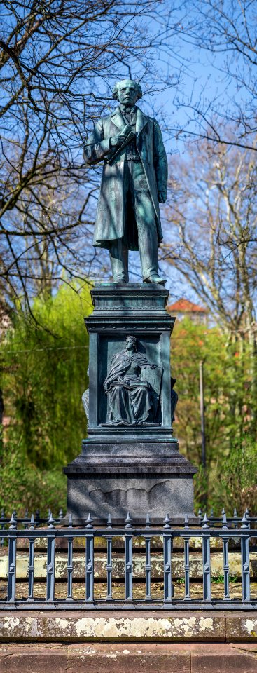 Uhlanddenkmal im Frühling 2021 in Tübingen