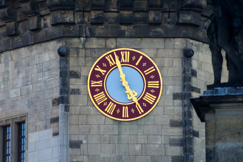 Uhr Hausmannsturm Dresden