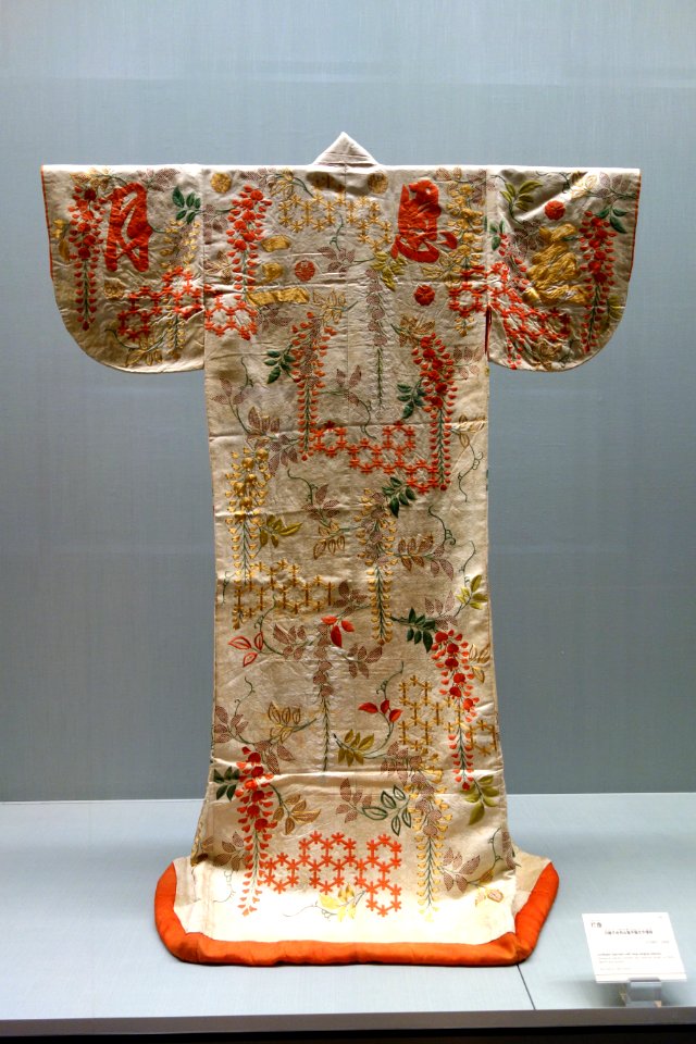 Uchikake (garment with long hanging sleeves), view 1, Edo period, 18th century, hexagonal pattern, wisteria, and character design on white figured satin ground - Tokyo National Museum - DSC06009