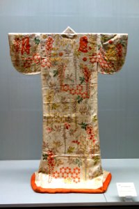 Uchikake (garment with long hanging sleeves), view 1, Edo period, 18th century, hexagonal pattern, wisteria, and character design on white figured satin ground - Tokyo National Museum - DSC06009