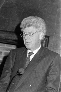 Uitreiking Koning Willem I Plaquettes 1987 in Den Haag door Prins Claus Duisen, Bestanddeelnr 934-0002