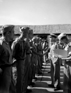 Uitreiking klein-militair-brevet aan 83 leerling-vliegers door generaal-majoor …, Bestanddeelnr 10077