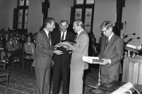 Uitreiking Koning Willem I Plaquettes 1987 in Den Haag door Prins Claus, Bestanddeelnr 933-9999