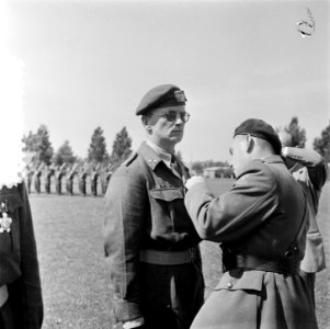Uitreiking Koreaanse onderscheiding Roosendaal 1e Luitenant J. Krijgsman, Bestanddeelnr 905-2633